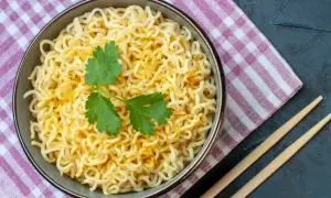 Chow mein: zdrowy posiłek czy pułapka? Analiza eksperta