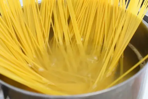 Al dente: Perfekcyjny makaron spaghetti krok po kroku. Bez błędów!