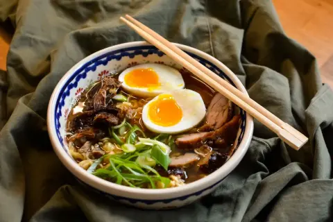 Ramen z wołowiną: autentyczny przepis na głęboki smak umami
