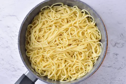 Wege spaghetti bolognese: Sekrety smaku umami i przepis krok po kroku