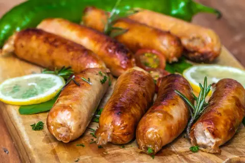 Kiełbasa dojrzewająca: jak jeść i serwować, by smakowała najlepiej?