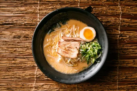 Ramen na pierwszy raz: Wybierz idealny smak i uniknij błędów
