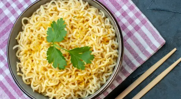 Chow mein: zdrowy posiłek czy pułapka? Analiza eksperta