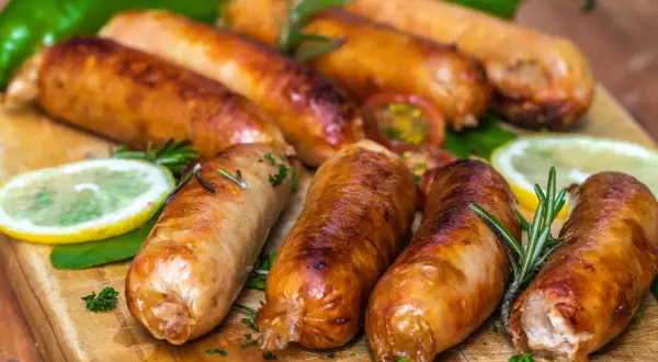 Kiełbasa dojrzewająca: jak jeść i serwować, by smakowała najlepiej?