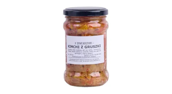 Słoik z kimchi z gruszkami, z etykietą "Żywe Kultury Kimchi z Gruszki".