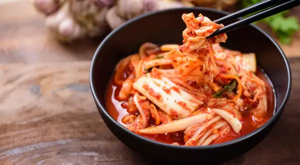 Kimchi: Jak przechowywać, by było świeże i smaczne miesiącami?