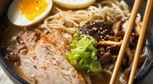 Czy ramen jest zdrowy? Odżywczy hit czy pułapka? Sprawdź!
