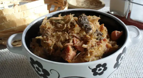 Bigos: Jakie przyprawy dodawać, by smakował jak u babci?