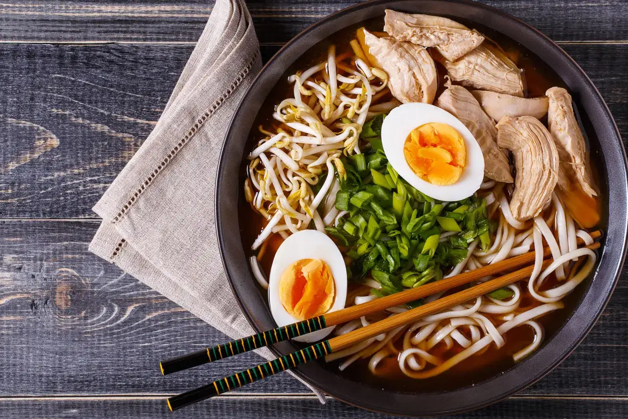 tradycyjny ramen składniki